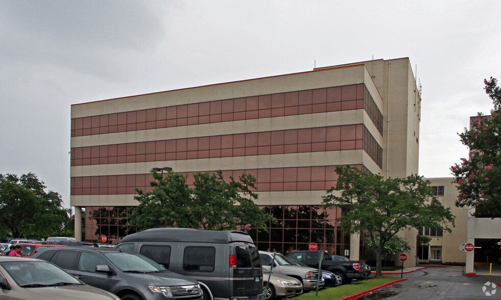 4720 S I-10 Service Rd W, Metairie, LA à louer - Photo du bâtiment - Image 3 de 5