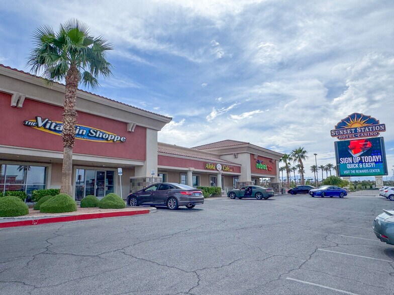 1205 W Sunset Rd, Henderson, NV à louer - Photo du bâtiment - Image 2 de 8