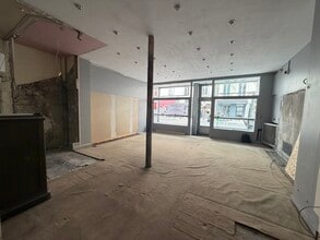 Rue De Sèvres, Paris for lease Interior Photo- Image 2 of 6