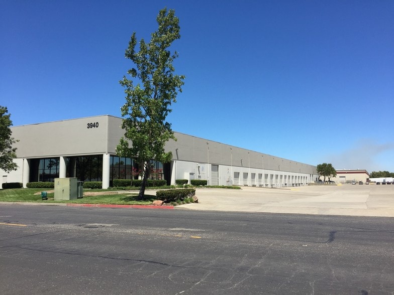 3940 Seaport Blvd, West Sacramento, CA for lease - Building Photo - Image 1 of 8