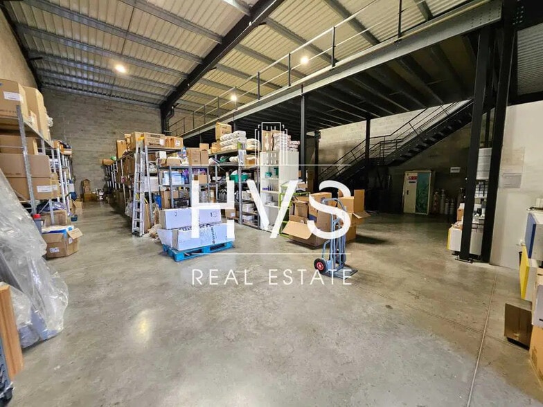 Flex in Meyreuil for lease - Interior Photo - Image 3 of 8