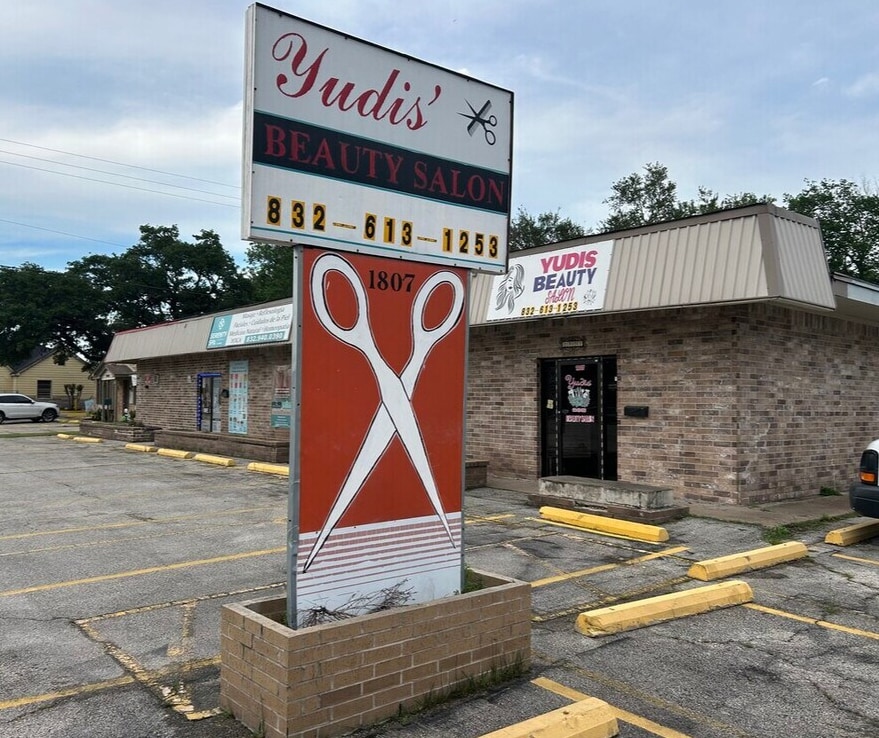 1803-1807 Strawberry Rd, Pasadena, TX for sale Primary Photo- Image 1 of 2