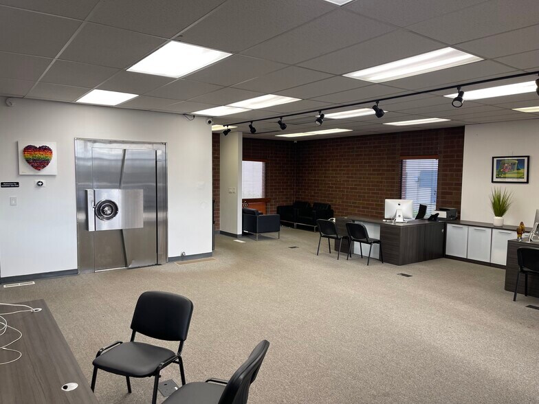 1735 S 300 W, Salt Lake City, UT à vendre - Photo du bâtiment - Image 3 de 18