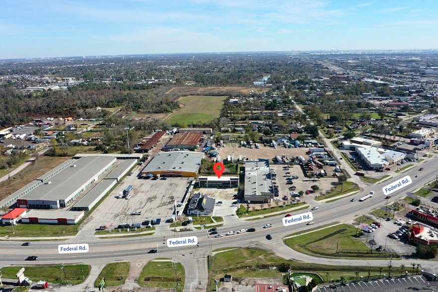 851 Federal Rd, Houston, TX for lease - Building Photo - Image 2 of 11