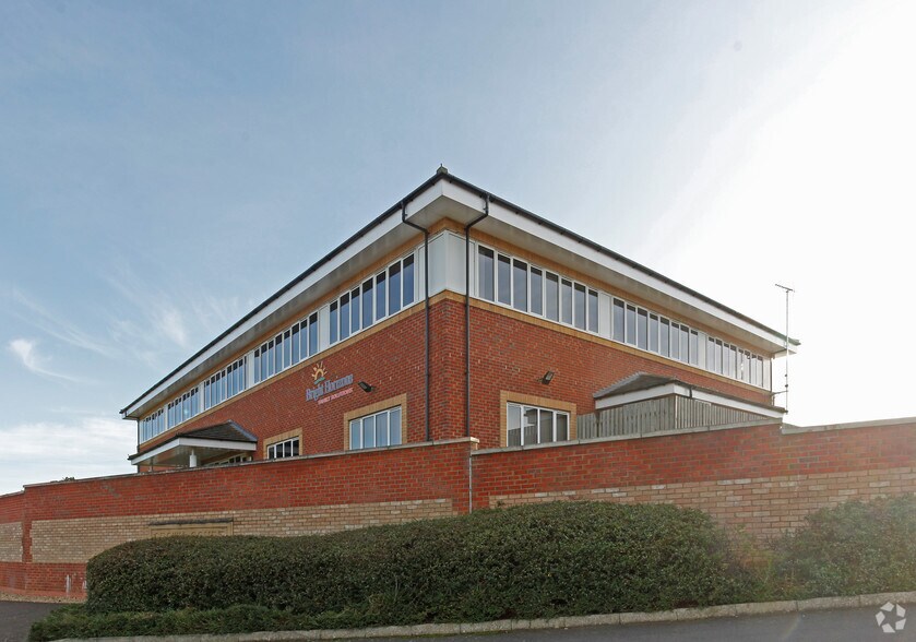 2 Crown Ct, Rushden à louer - Photo du bâtiment - Image 2 de 4