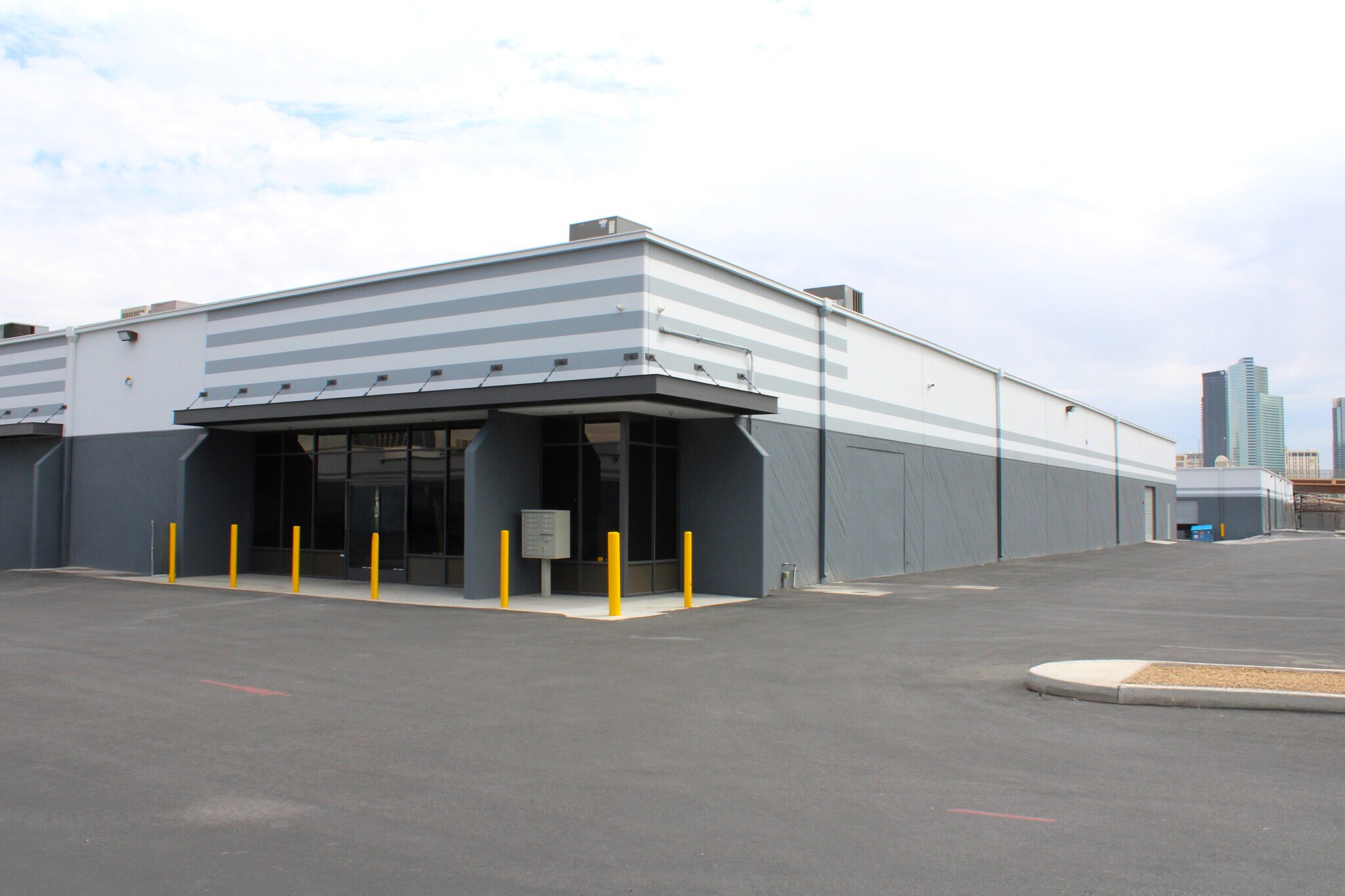 3950 W Harmon Ave, Las Vegas, NV à vendre Photo du bâtiment- Image 1 de 1