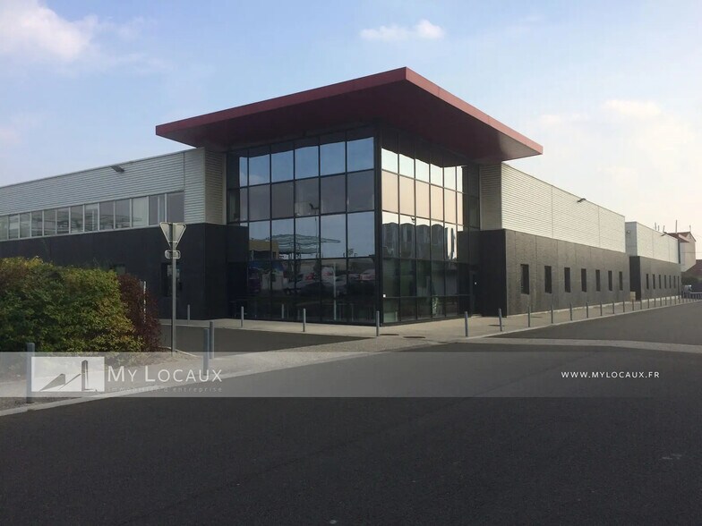 Flex in La Courneuve for lease - Building Photo - Image 1 of 6