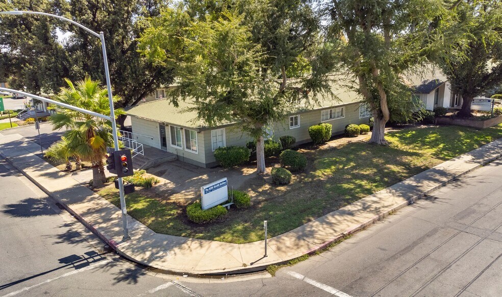 2920 H St, Bakersfield, CA à louer - Photo du bâtiment - Image 3 de 23