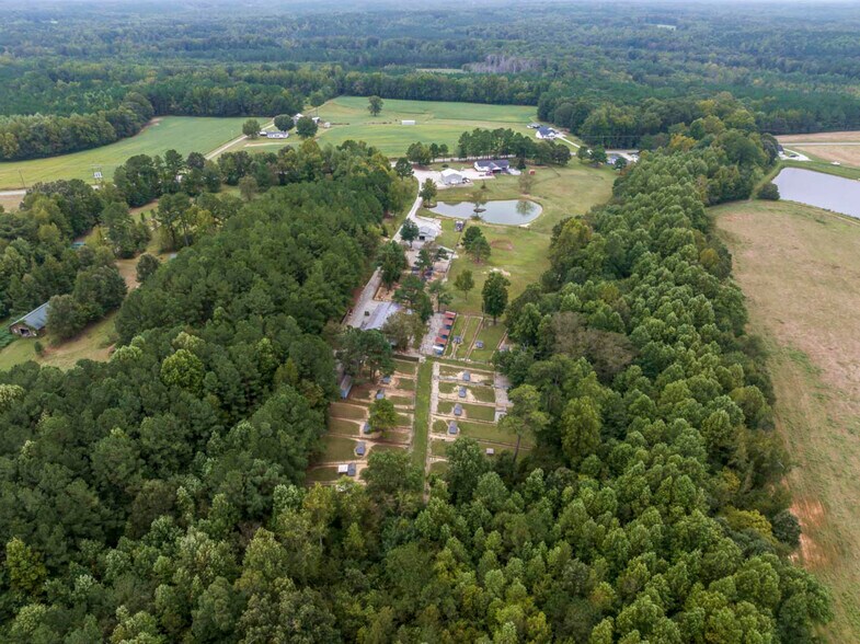 10560 Lake Royale Rd, Spring Hope, NC à vendre - Photo du bâtiment - Image 2 de 36