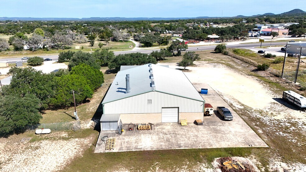 3848 State Highway 16 S, Bandera, TX à vendre - Photo du bâtiment - Image 3 de 7