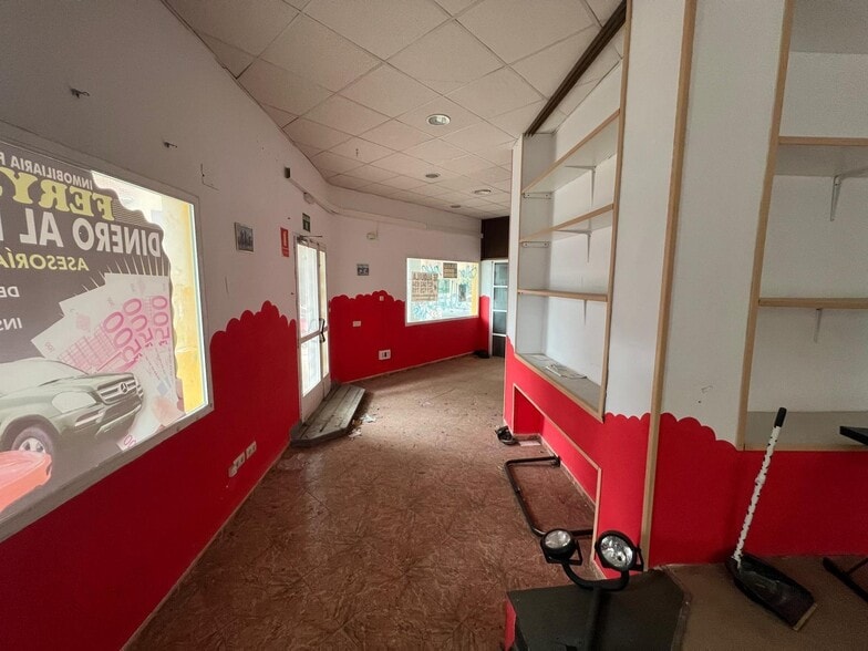 Retail in Cáceres for lease - Building Photo - Image 1 of 7