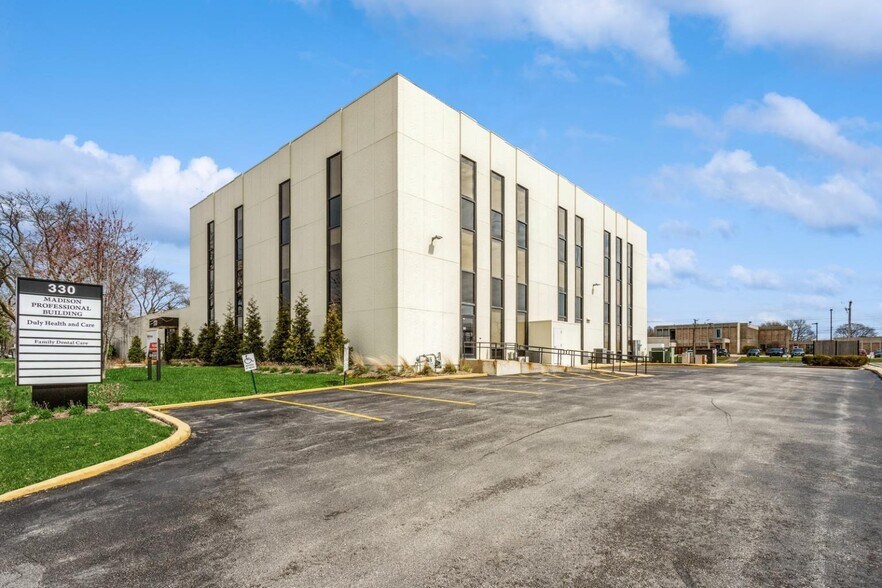 330 N Madison St, Joliet, IL à louer - Photo du bâtiment - Image 1 de 2
