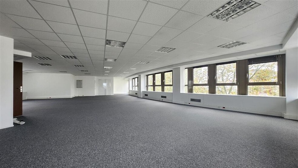 Office in La Garenne-Colombes for lease - Interior Photo - Image 2 of 7