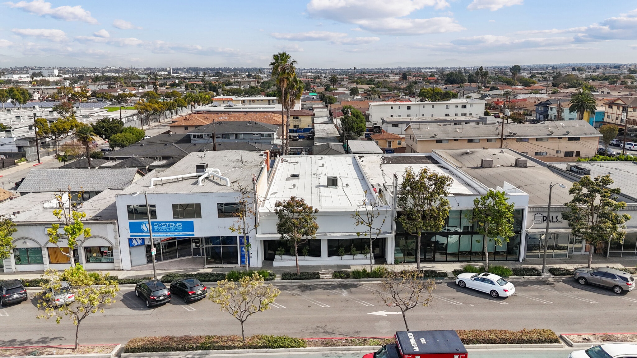 13048-13052 Hawthorne Blvd, Hawthorne, CA à louer Photo principale- Image 1 de 43