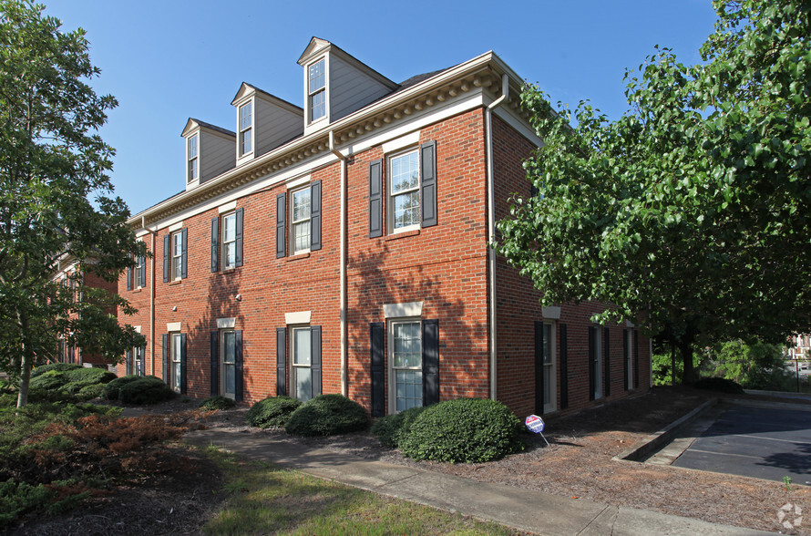 4546 Barclay Dr, Atlanta, GA for lease - Building Photo - Image 1 of 12