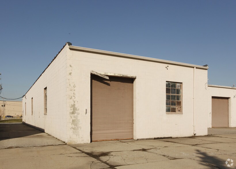 1346 Souter Dr, Troy, MI à louer - Photo du bâtiment - Image 2 de 2