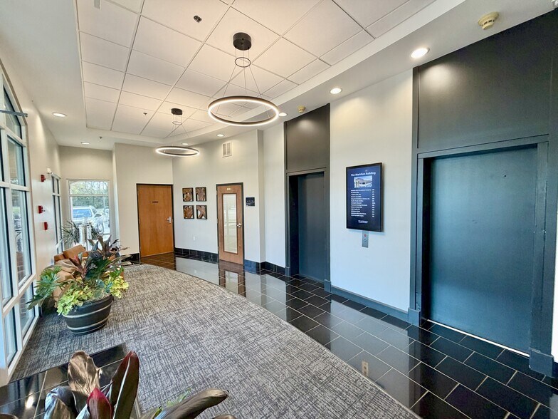 109 S Northshore Dr, Knoxville, TN à louer - Photo du bâtiment - Image 2 de 10