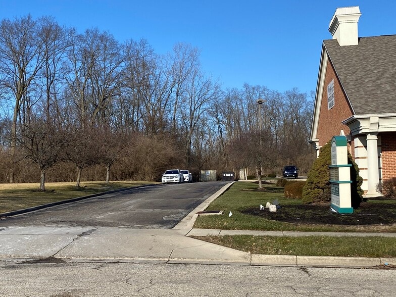 77 E Woodbury Dr, Dayton, OH à louer - Photo du bâtiment - Image 3 de 4