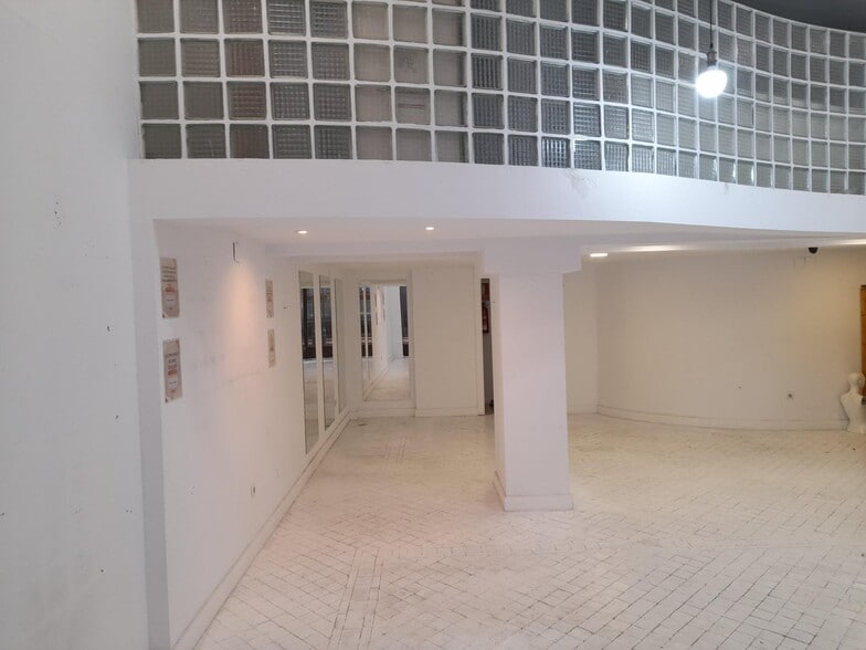 Retail in Cáceres, Cáceres for lease - Building Photo - Image 3 of 11