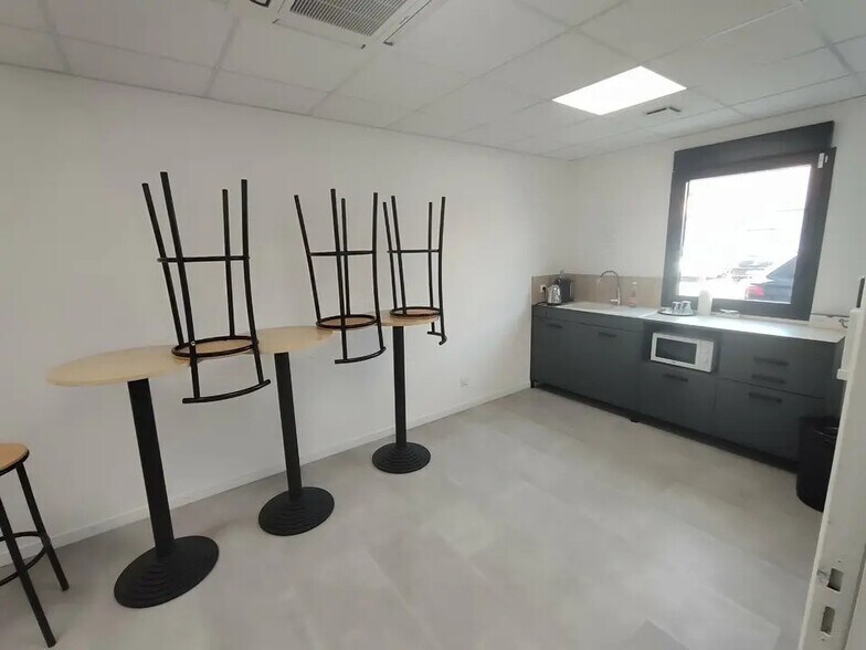 Local d'activités dans Vaulx-Milieu à vendre - Photo intérieure - Image 3 de 9