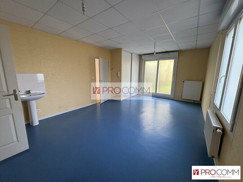 Office in Chartres for sale - Interior Photo - Image 1 of 8