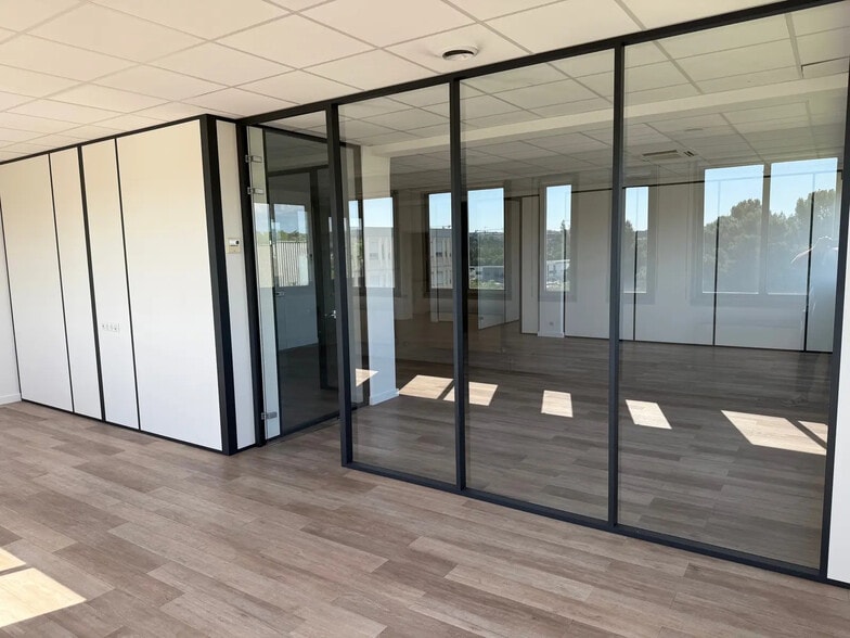 Office in Aix-en-Provence for lease - Interior Photo - Image 3 of 6