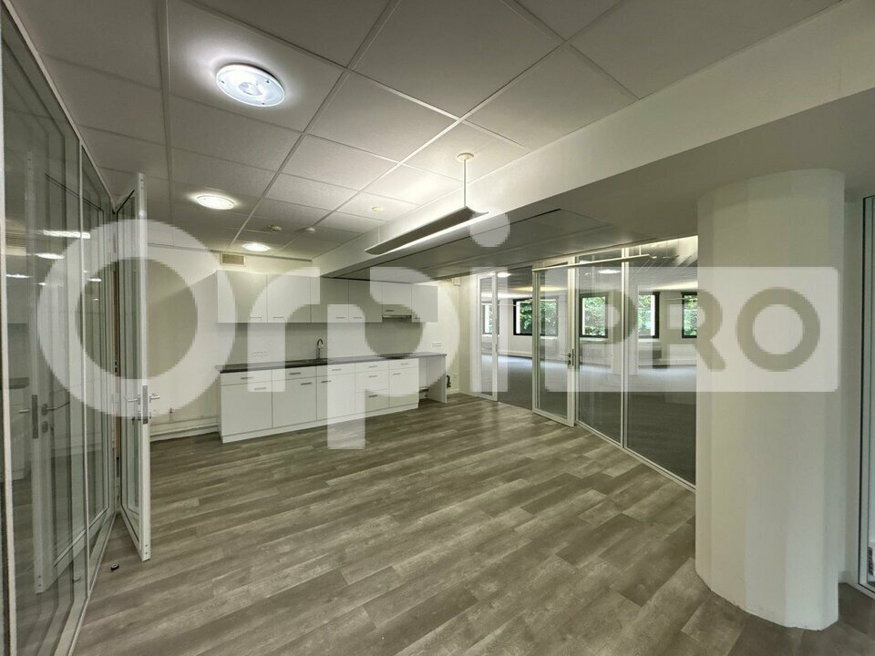 Office in Saint Aubin for lease Interior Photo- Image 1 of 13