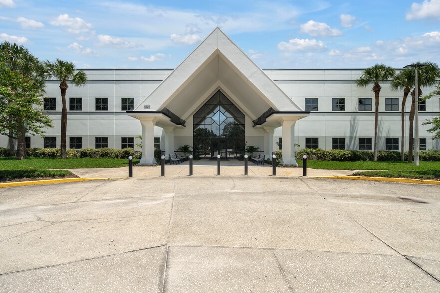 5225 Tech Data Dr, Clearwater, FL for lease - Building Photo - Image 2 of 22