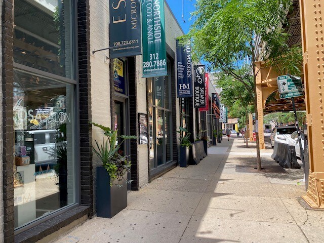 750 N Franklin St, Chicago, IL à louer - Photo du bâtiment - Image 2 de 3
