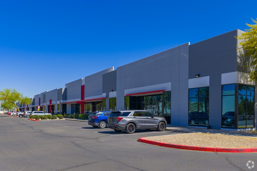 13765 W Auto Dr, Goodyear, AZ à louer - Photo du bâtiment - Image 2 de 6