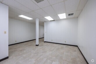6720 Sands Point Dr, Houston, TX for lease Interior Photo- Image 2 of 4