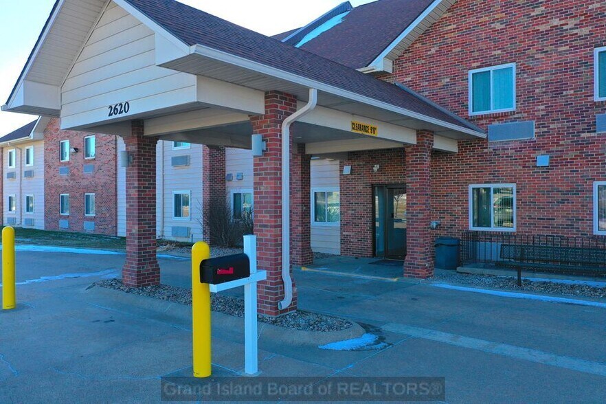 2620 N Diers Ave, Grand Island, NE à vendre - Photo du bâtiment - Image 3 de 48