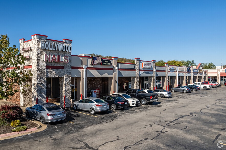 2612-2630 W Martin Luther King Jr Blvd, Fayetteville, AR for lease - Building Photo - Image 2 of 4