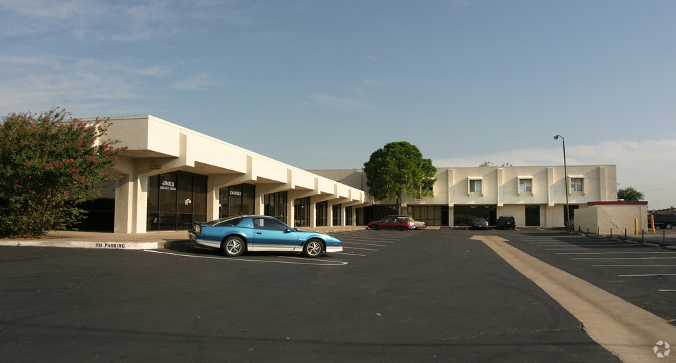 1619-1633 W Division St, Arlington, TX for lease - Building Photo - Image 1 of 27