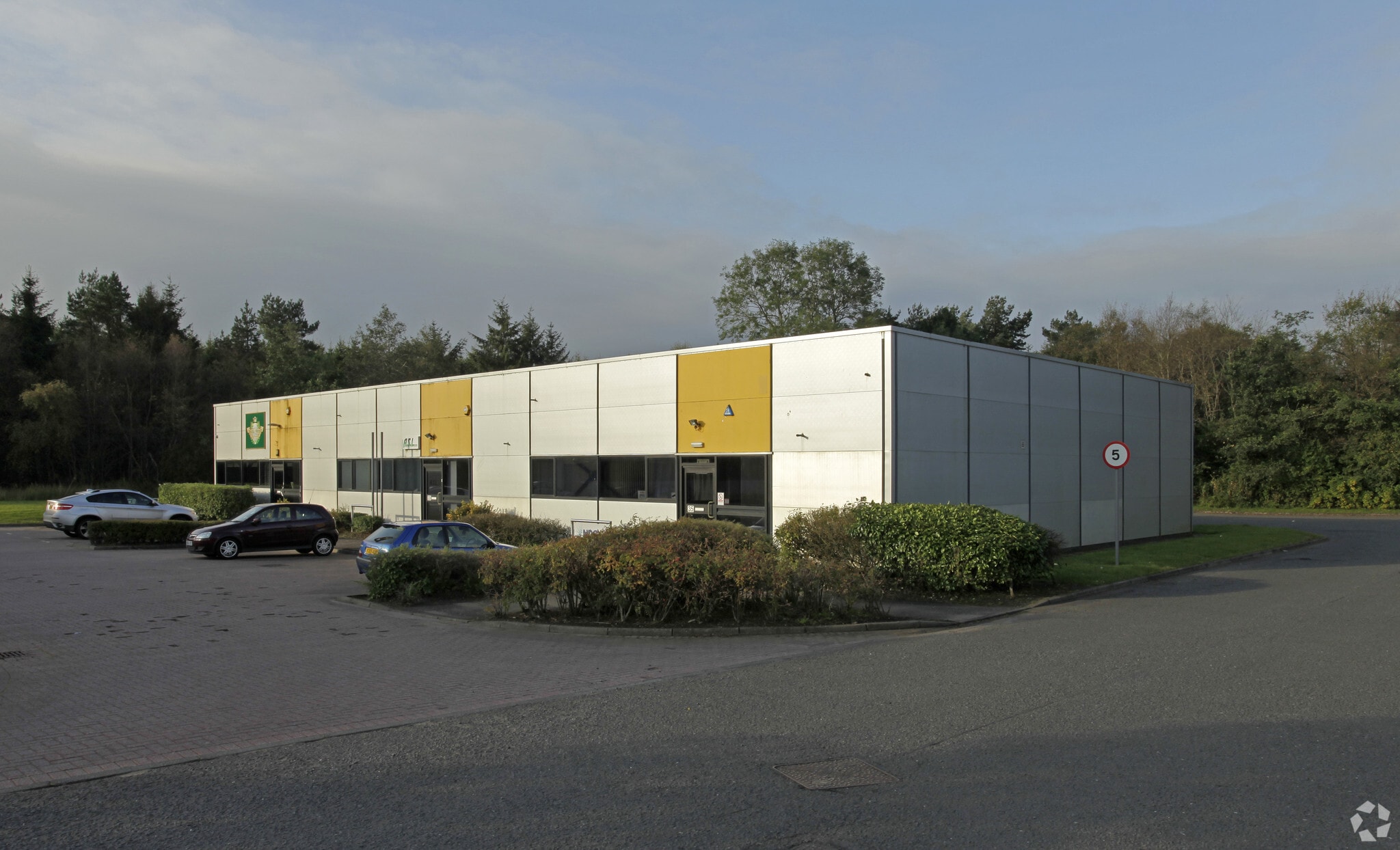 31-35 Langlands Pl, East Kilbride for lease Primary Photo- Image 1 of 14