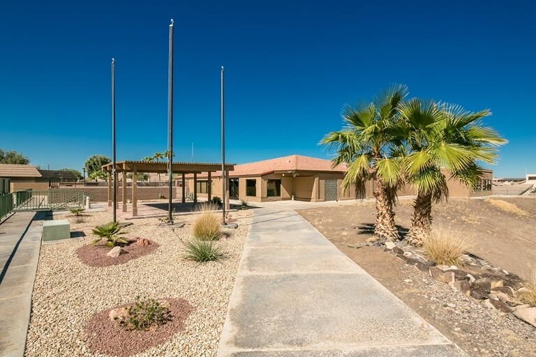 1407 McCulloch Blvd N, Lake Havasu City, AZ à vendre - Photo du bâtiment - Image 3 de 22
