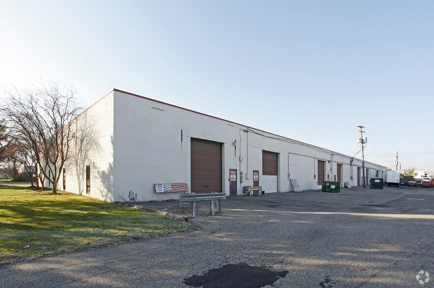 12250-12264 Universal Dr, Taylor, MI à louer - Photo du bâtiment - Image 3 de 24