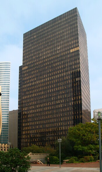 102 Terrasse Boieldieu, Puteaux à louer - Photo du bâtiment - Image 3 de 22