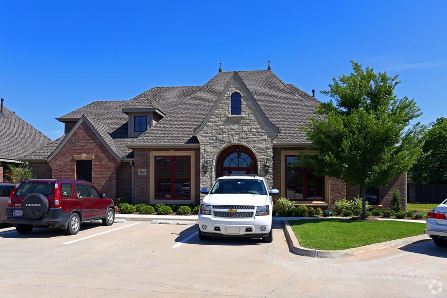 841 E 33rd, Edmond, OK à vendre - Photo du bâtiment - Image 3 de 4