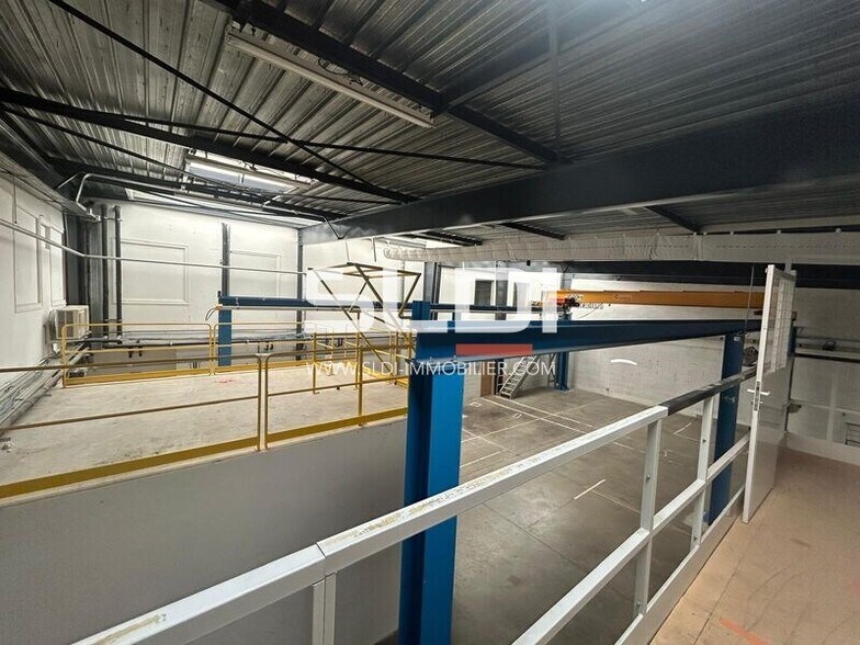 Flex in Dardilly for lease - Interior Photo - Image 2 of 18