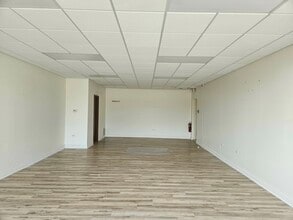 11324-11328 S Harlem Ave, Worth, IL à louer Photo intérieure- Image 2 de 2