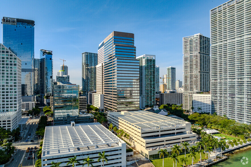 701 Brickell Ave, Miami, FL à louer - Photo du b timent - Image 3 de 16