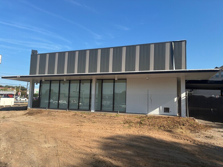 1610 W North Loop Blvd, Austin, TX à louer - Photo du bâtiment - Image 3 de 10