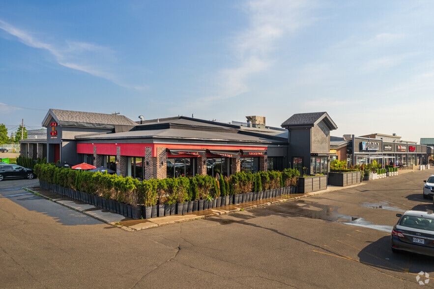 11690 Boul Salaberry, Dollard-des-Ormeaux, QC à louer - Photo du bâtiment - Image 2 de 7