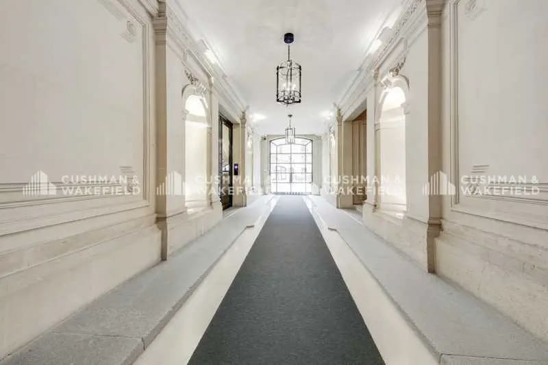 51-55 Avenue Montaigne, Paris for lease - Building Photo - Image 3 of 3