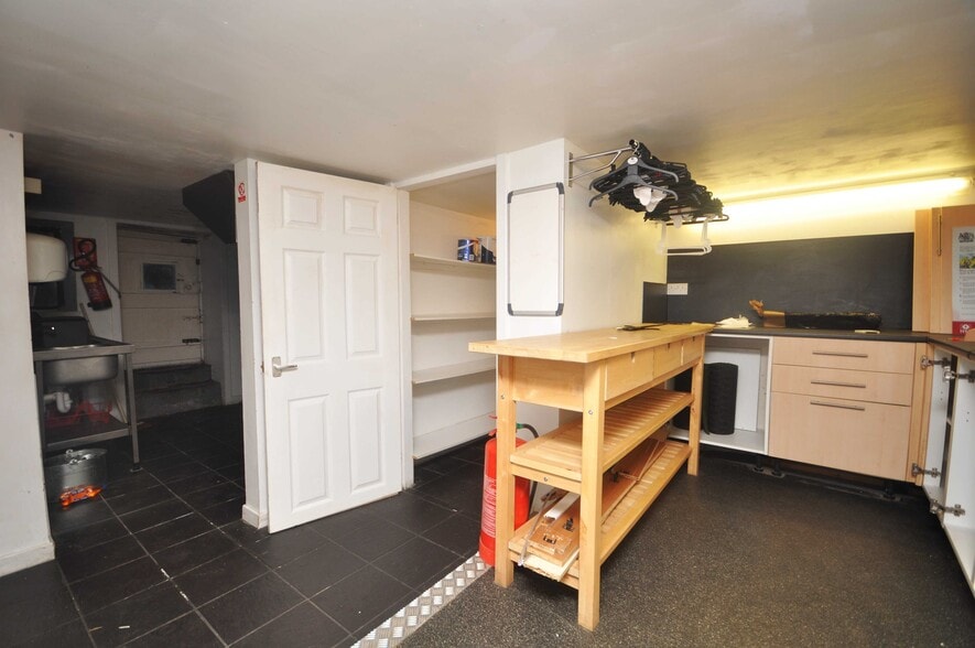 1-3 Arthur St, Newton Stewart for sale - Interior Photo - Image 3 of 7