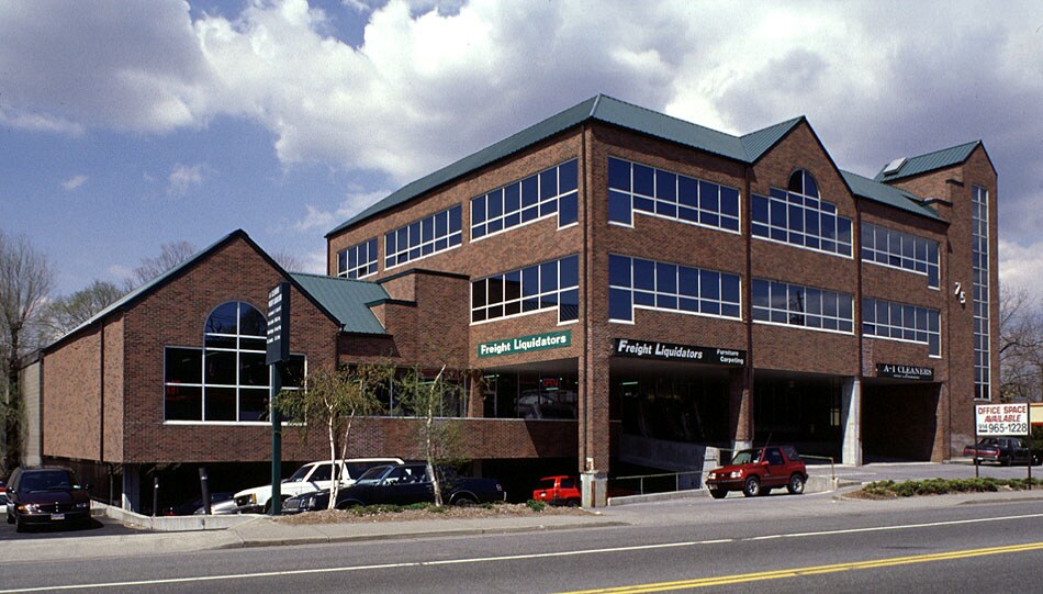 75 N Central Ave, Elmsford, NY à louer - Photo du bâtiment - Image 2 de 7