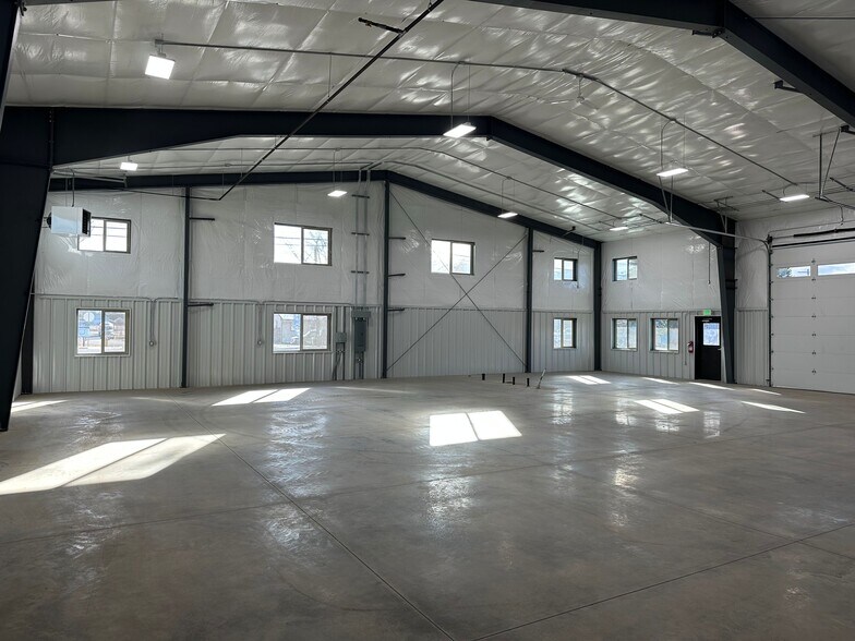 111 W Lions Way, Hayden, ID à louer - Photo du bâtiment - Image 2 de 4