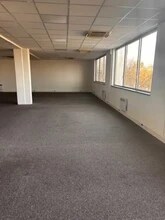 Office in Villejuif for lease Interior Photo- Image 2 of 3