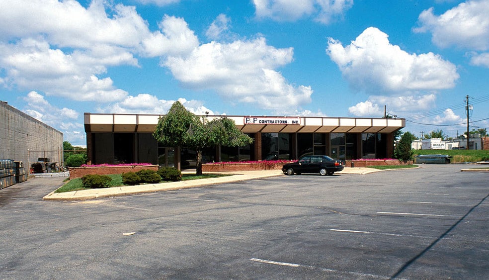 656-660 Lofstrand Ln, Rockville, MD à vendre - Photo du bâtiment - Image 2 de 5